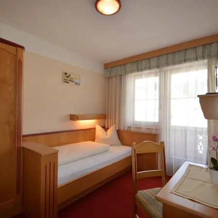 Montana بيت ضيافة 3*